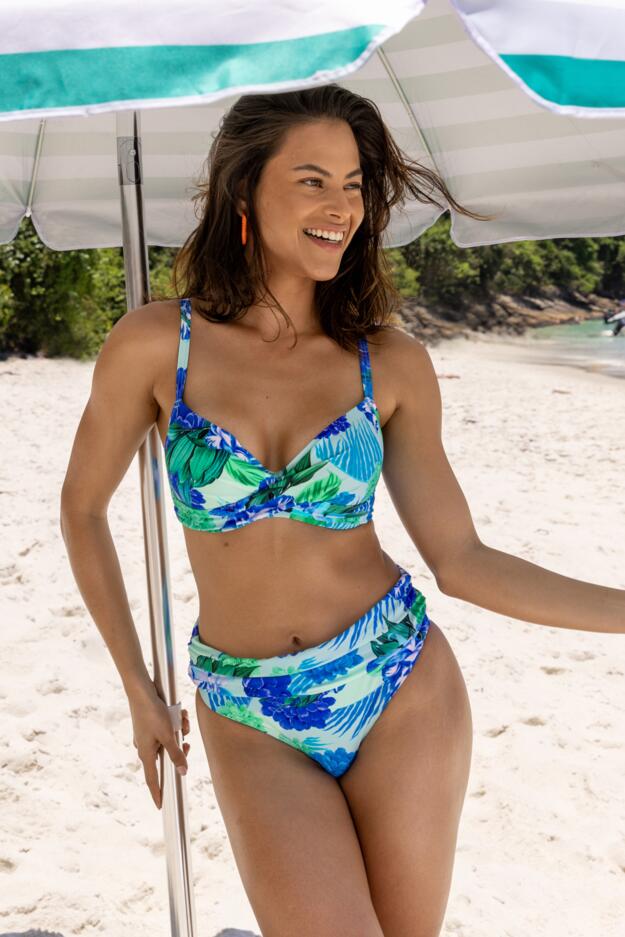 Free Spirit Lightly Padded UW Twist Front Top