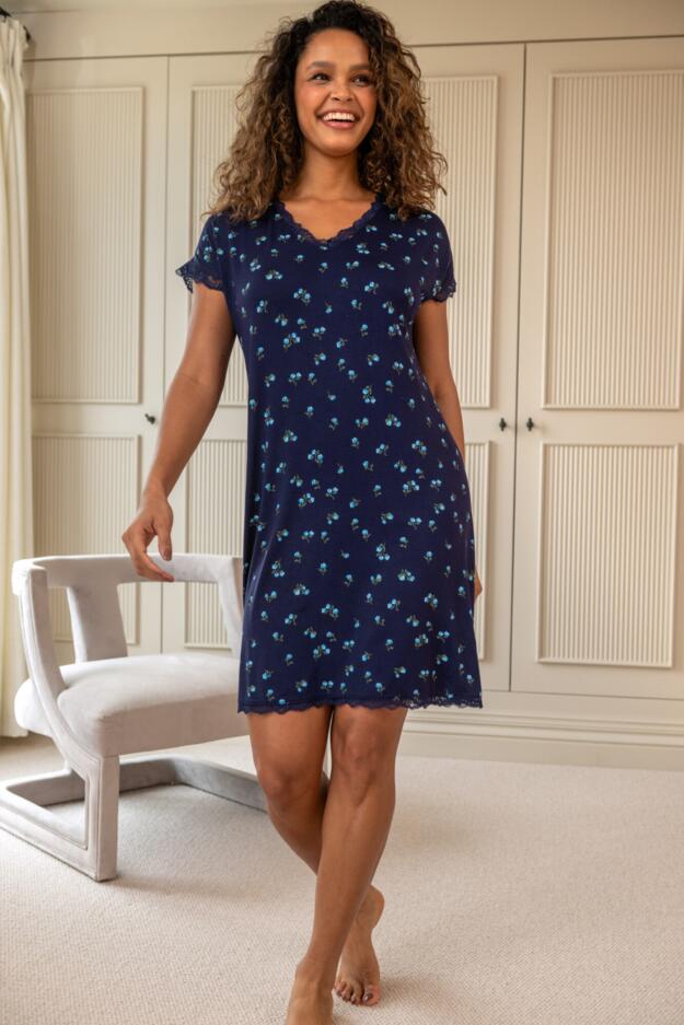 Sofa Loves Lace T-Shirt Hidden Support Chemise