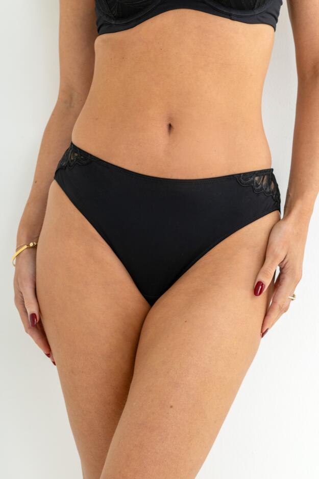 Olivia Embroidery No VPL Bikini Brief 